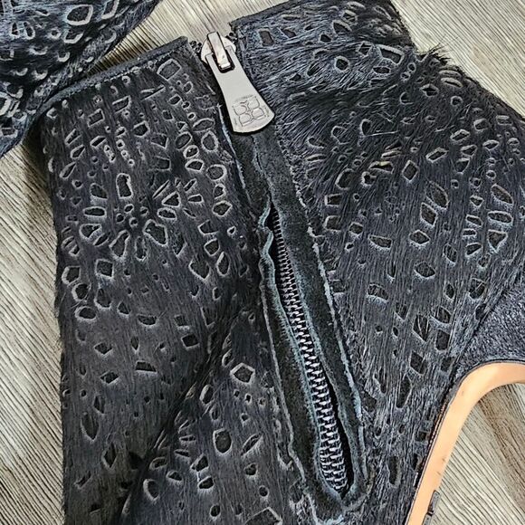 BCBGMaxAzria Ven Ankle Boots Heel Zip Pony Hair Black 8.5B edgy glam rock - Picture 9 of 10